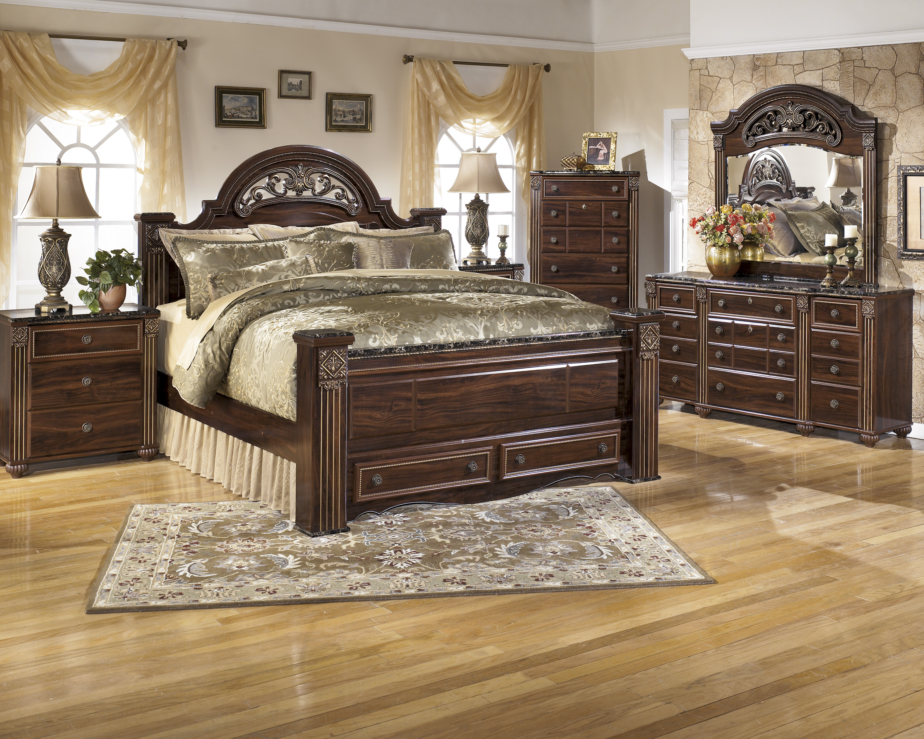 Производители мебели для спальни. Спальный комплект Габриела. B251-67-64-98 кровать Queen Size Juararo-Dark Brown. Шикарный спальный гарнитур.